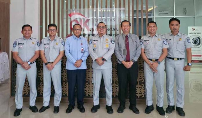 Kunjungi Otoritas Jasa Keuangan Kunjungi Otoritas Jasa Keuangan