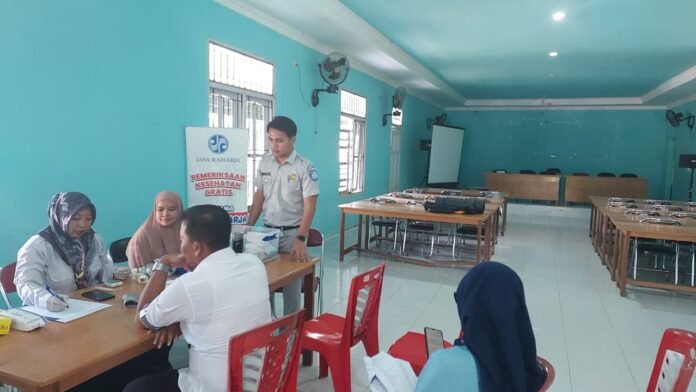 Warga Desa Ruhui Rahayu Warga Desa Ruhui Rahayu