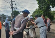 Jasa Raharja Cabang Pati Laksanakan Kampanye Keselamatan Berlalu Lintas Dengan Membagikan Helm Berlalu Lintas Dengan Membagikan Helm