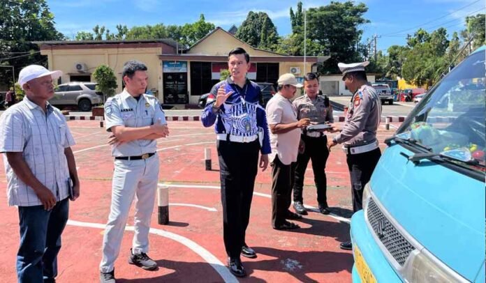 dalam Berlalu Lintas dalam Berlalu Lintas