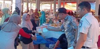 di Pasar Baru Padang Aro