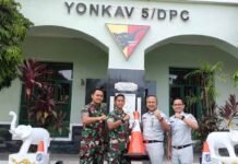 Jasa Raharja Lahat Serahkan 20 Traffic Cone untuk Dukung Sarana Keselamatan Transportasi di Yonkaf 5 DPC di Yonkaf 5 DPC