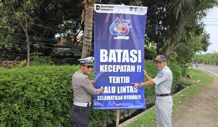 Melalui Pemasangan Spanduk Himbauan