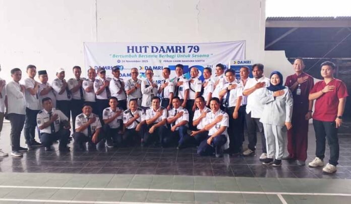 Puluhan Pengemudi di Cakung Puluhan Pengemudi di Cakung