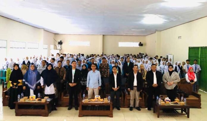 dengan ESCO mengadakan PPKL