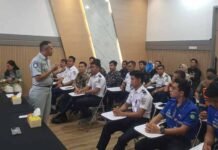 di Stasiun KAI Kota Padang