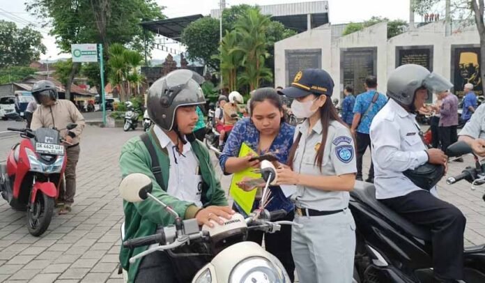 di Taman Bung Karno Singaraja