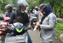 Dorong Ketertiban Pajak dan Perlindungan Lalu Lintas, Jasa Raharja Kolaborasi Dengan UPT Surabaya Barat Gelar Operasi Gabungan Di Margomulyo Surabaya jasa raharja jatim